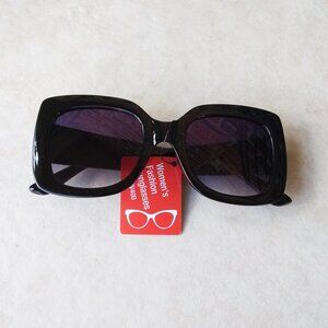 Trendy Wide Frame Chunky Black Sun Glasses UV 400 - Ultra Chic Sexy & Feminine